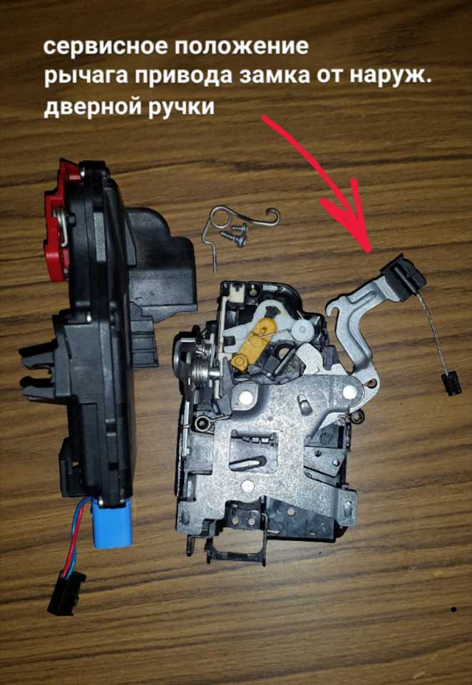 Попытка открыть автомобиль с помощью пластиковых карт