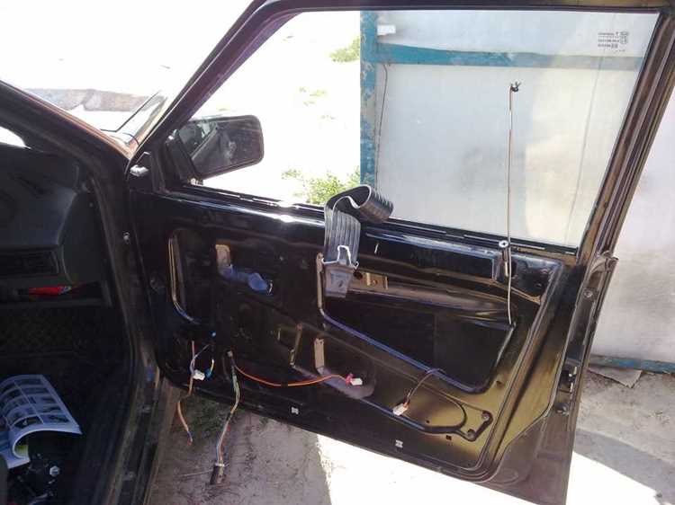 Вскрытие автомобиля с помощью медиатора
