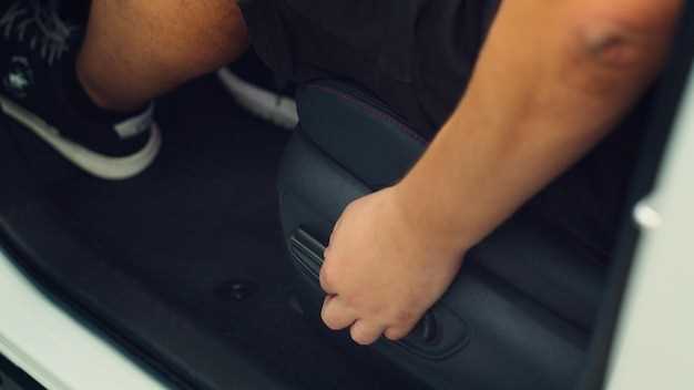 Осмотр крепежных элементов бампера