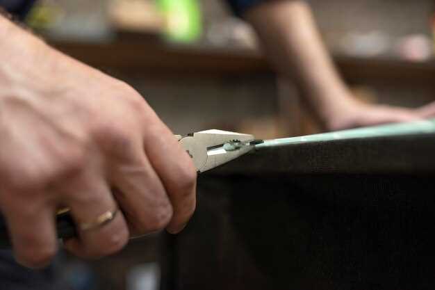 аккуратное снятие плафона и отключение электропроводки