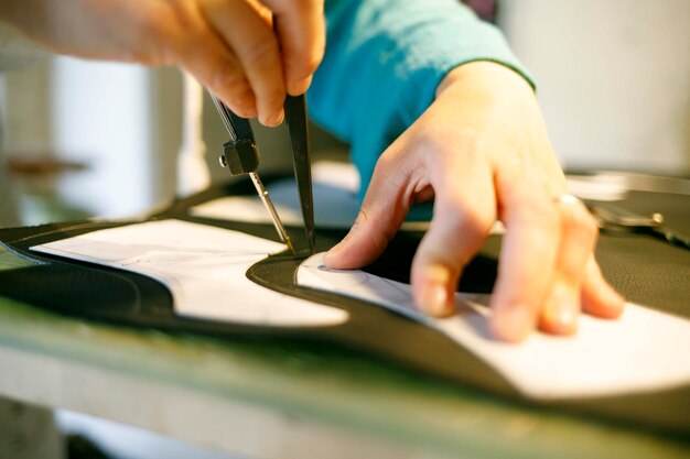 Проверка после снятия: отсутствие зазубрин, трещин и повреждений