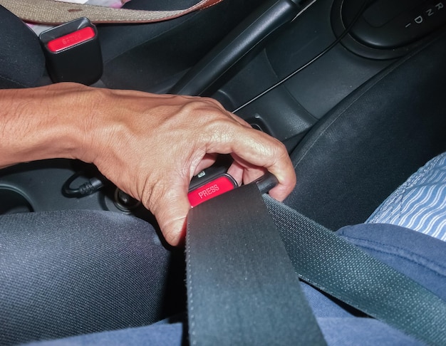 Особенности и советы по возврату задней полки на место