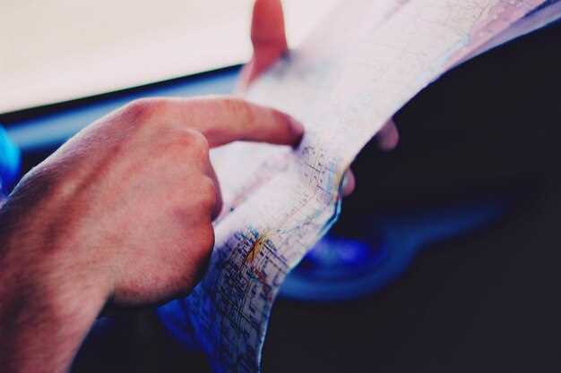 Закрепление дверной карты при помощи клипс и саморезов