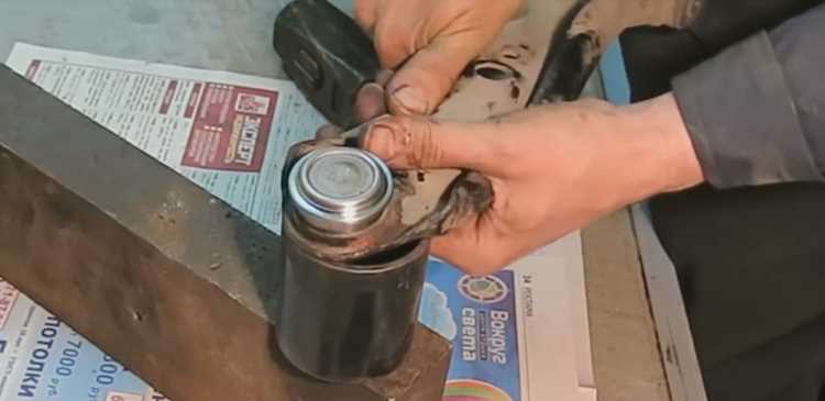 Извлечение фиксатора стеклоочистителя