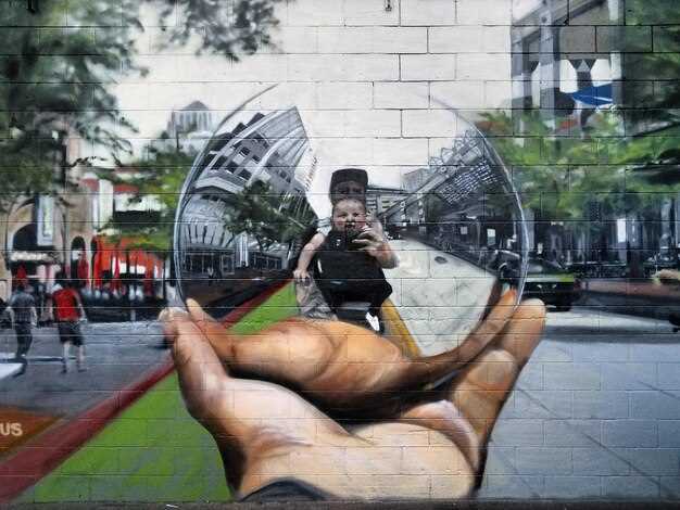 Определение типа креплений и конструктивных особенностей зеркала