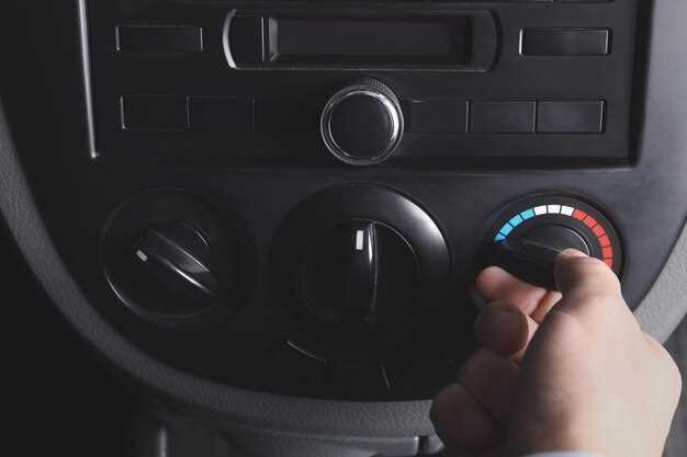 Процесс снятия панели и замены лампочек