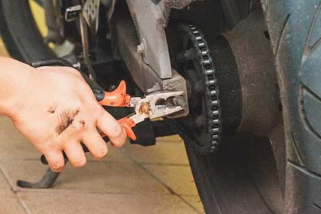 Разборка рулевой рейки для доступа к сальнику