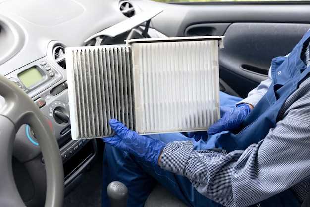 Процесс снятия старого салонного фильтра и установка нового