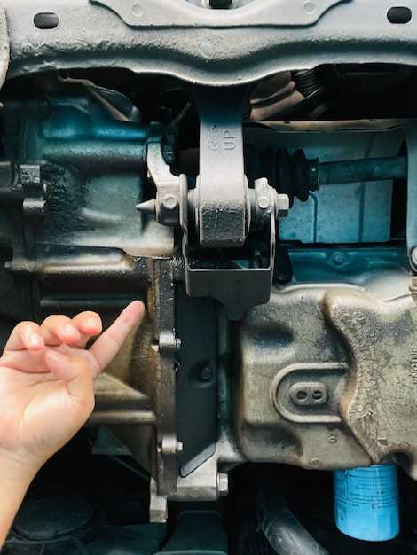 Процесс демонтажа и установки новых щеток на генератор Renault Logan