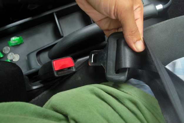 Процесс замены предохранителя топливного насоса в Киа Церато 3