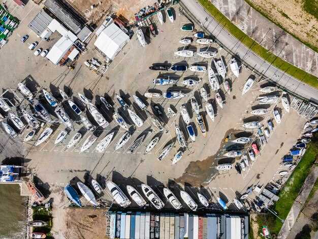 Процесс загрузки и выгрузки машин: инструкции и особенности