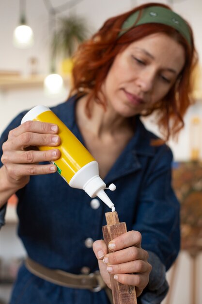 Подготовка поверхности перед нанесением клея