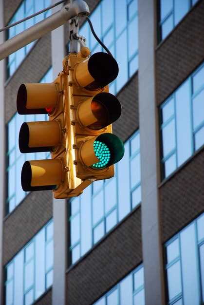 Что делать, если загорается желтый при движении в плотном потоке