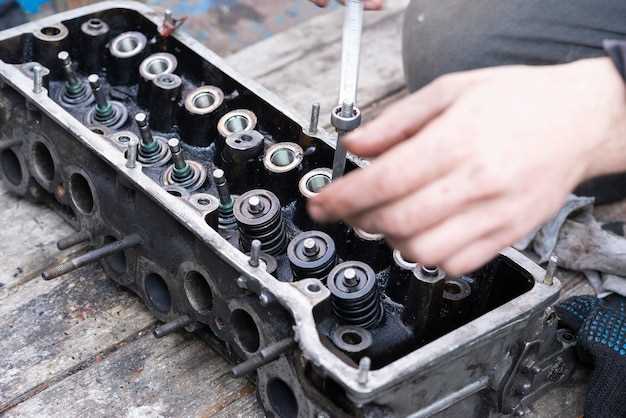 Демонтаж генератора из автомобиля