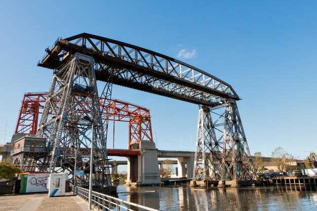 Основные составляющие конструкции моста и их масса