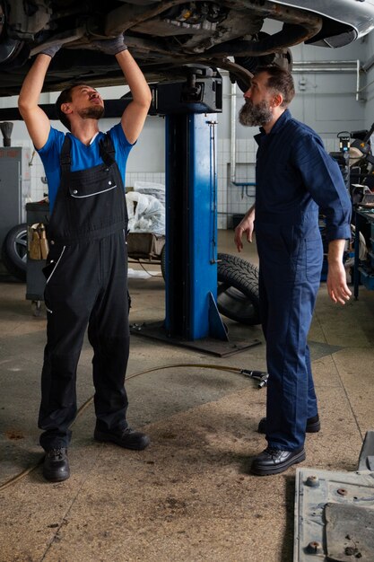 Как быстро определить неисправность амортизатора визуально