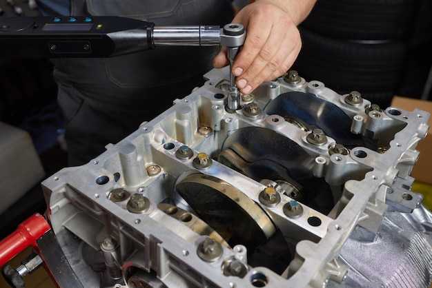 Моменты затяжки шатунных и головочных болтов и порядок сборки силового агрегата