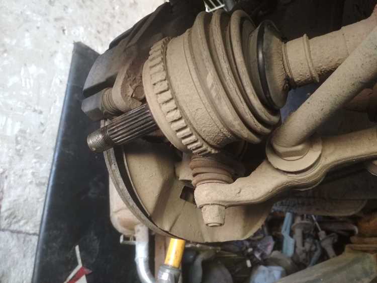 Подъем автомобиля и снятие колеса