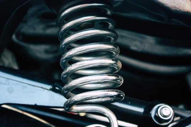 Пошаговый демонтаж старой пружины и установка новой